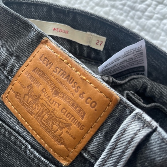 Levi’s Wedgie Fit Jeans, Black, Size 27 - Picture 2 of 2